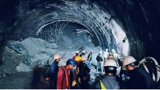 Uttarakhand Labour Rescue Operation: सिलक्यारा सुरंग में अंदर फंसे मजदूरों को बचाने का अभियान अभी तक जारी है।