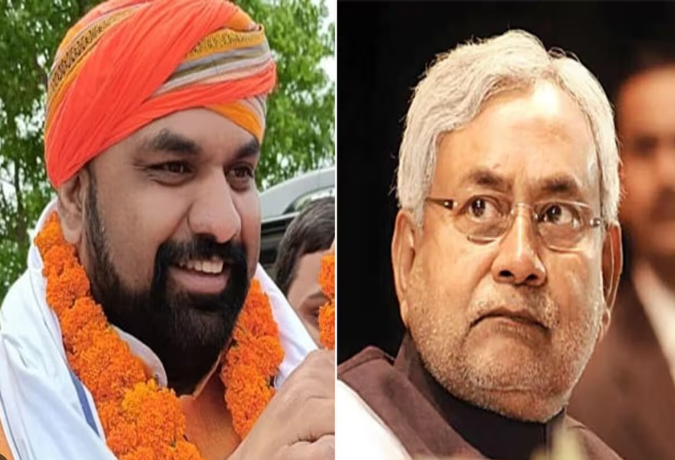 Samrat vs Nitish: बिहार के लखीसराय और वैशाली में महापर्व छठ पूजा के दौरान हुई गोलीबारी और सीतामढ़ी और गोपालगंज में जहरीली शराब से हुई लोगों की मौत पर भाजपा के प्रदेश अध्यक्ष सम्राट चौधरी ने मुख्यमंत्री नीतीश कुमार को आड़े हाथों लेते हुए कहा कि हाथ जोड़कर मैं उनसे अपील करता हूं कि वे बिहार को बख्श दें। उन्होंने कहा कि नीतीश जी से अब बिहार नहीं संभल रहा है।