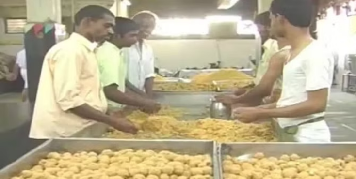 Ram Mandir Tirupati Laddu: तिरुपति बालाजी मंदिर की ओर से राम मंदिर उद्घाटन समारोह के दौरान एक लाख 'श्रीवारी लड्डू' प्रसाद के रूप में वितरित होगा।