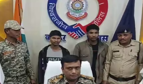 NAXALI ARRESTED IN KANKER: छत्तीसगढ़ के कांकेर से बड़ी खबर है. यहां दो नक्सली कमांडर गिरफ्तार हुए हैं. दोनों पर 5-5 लाख का इनाम था। 