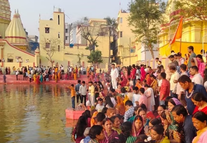 Chhath Puja: Devotees offered prayers to the rising sun