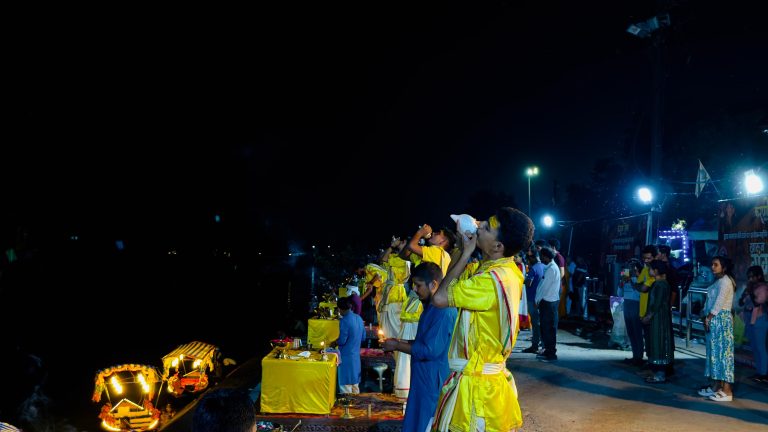 गंगा आरती के दौरान महादेव घाट में अलौकिक दृश्य, शरद पूर्णिमा को खारुन गंगा महाआरती ने पूर्ण किए 02 वर्ष…