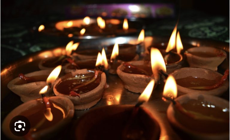 आज मनाया जाएगा दीपावली का पावन त्योहार, अभी जान लें पूजा का शुभ मुहूर्त और महत्व..